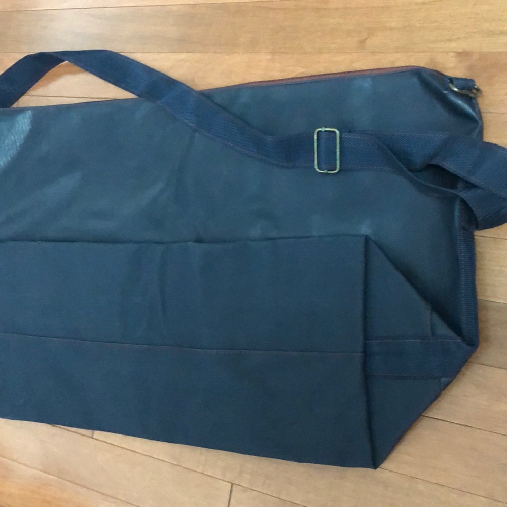 🆕 YSL Opium Duffle Weekender - Picture 4 of 9